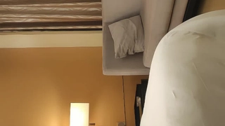 都怪阿姨太有魅力，小伙控制不住射里面，有对话