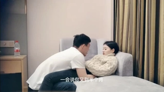 超嫩极品车模！这个姿势太顶了！
