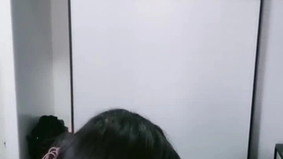 大学里被男友弄了四年深夜约操年轻嫩妹 开档吊带丝袜,扶着细腰后入猛顶