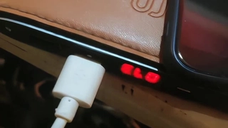 回到家就抓到她在玩小骚逼，然后我就被骑了