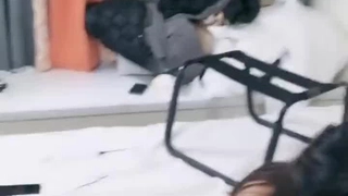 拓维信息股吧小十岁的多毛小弟弟无套后入肉臀大姐姐，腔内射精成功受孕