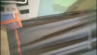 “我一个肉便器怎么能不骚呢，把我操喷了主人”主页更精彩