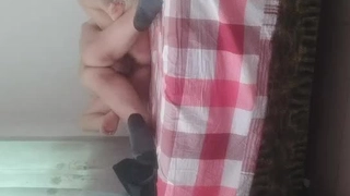 成熟的美女与年长的男人沉迷于禁忌