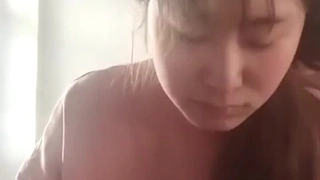 清纯学生妹穿黑丝袜和男友开房啪啪