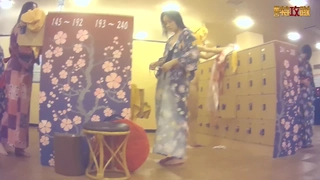 俄罗斯少女在牛仔姿势下被紧致的屁股操