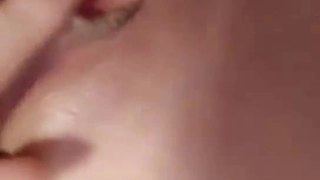约个22岁小嫩妹戴上我准备的项圈做我的小母狗