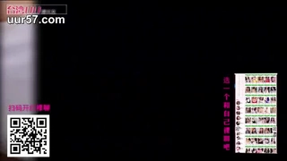 小巧的哥伦比亚少女在宿舍房间里接受大鸡巴大学导师
