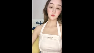 美女最大胆人体艺术先在酒吧漏出 最后带回酒店猛草（完整版看间介）