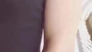 与漂亮的 GF 和特写面部射液充满激情的性爱