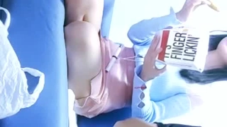 💖 单亲妈妈-媚儿不清纯❤️：今天的鲜奶你们想喝吗，挤奶当早餐喝，母乳滋润阴道，三洞齐开，肛门插得好舒服，叫声淫荡！